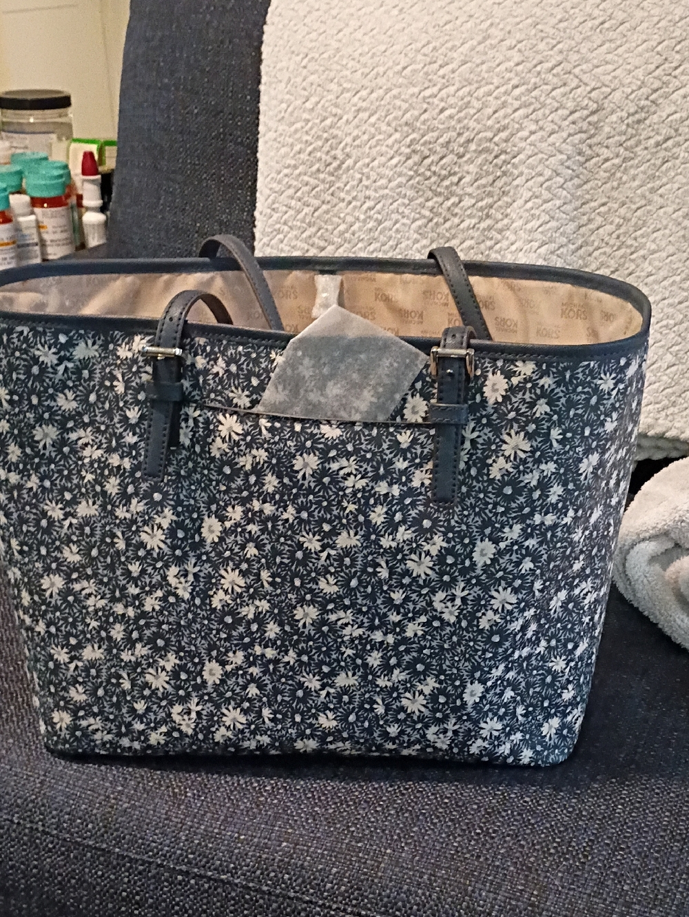 Michael Kors Jet Set Travel Navy Floral Tote with Cream Accents - Picture 3 of 6